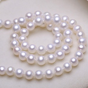 Collier de perles d'eau douce rondes de haute qualité 5-6-7mm Petites perles d'eau douce blanches roses avec boucle en argent - Product Image 1