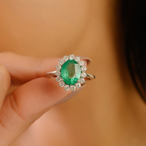 Anillo de Oro Blanco de 14K con Esmeralda y Diamantes Genuinos, el Más Hermoso y Más Vendido, Joyería de Moda con Piedra de Nacimiento de Mayo - Product Image 2