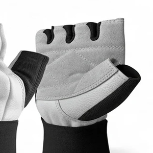 Gants de sport personnalisés noirs pour la gym, demi-doigts, pour l'entraînement et la protection des doigts - Product Image 5