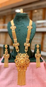 MOLL JEWELLERS France – Ensemble Collier Pendentif Floral Vintage Plaqué Or 24K et Boucles d'Oreilles Longues – Bijoux Artisanaux de Luxe - Product Image 3