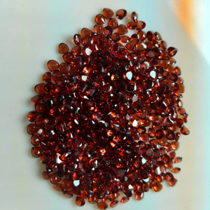 โกเมนสีแดงธรรมชาติ 4 มม. รูปหัวใจ คุณภาพดีที่สุด พลอยเม็ดเดี่ยวสำหรับทำเครื่องประดับ - Product Image 3