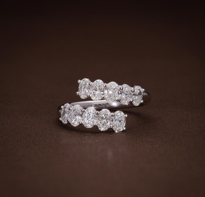 แหวนเงินแท้ 925 ประดับเพชรเลี้ยงในห้องปฏิบัติการ ดีไซน์หรูหราสำหรับผู้หญิง เหมาะสำหรับงานแต่งงาน - Product Image 1