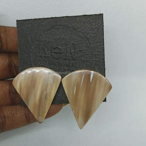 Pendientes de Cuerno Natural, Almacenamiento al por Mayor, Pendientes de Cuerno a Granel, Pendientes Colgantes Finos - Product Image 1