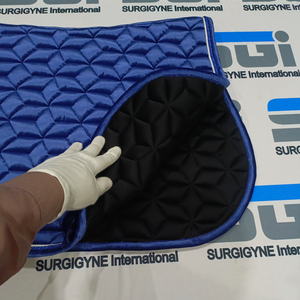 Tapis de selle en velours bleu confortable pour le dressage, personnalisable, disponible dans toutes les couleurs et tailles, produits d'équitation. - Product Image 4