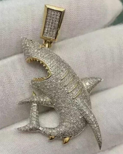 Colgante de Plata de Ley 925 Bañado en Oro con Moissanita Personalizada, Diseño de Tiburón, Estilo Hip Hop, Certificado de Lujo - Product Image 1