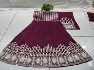 Traje Georgette Gharara bordado pesado y glamuroso con estilo elegante Trabajo de puntada intrincado para fiestas o conjunto Eid - Product Image 3