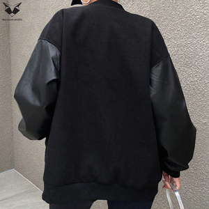 Veste universitaire noire pour femme, manches longues, boutonnée, col rabattu, couleur unie, tenue d'automne, garniture contrastante, coupe classique, en cuir PU - Product Image 4