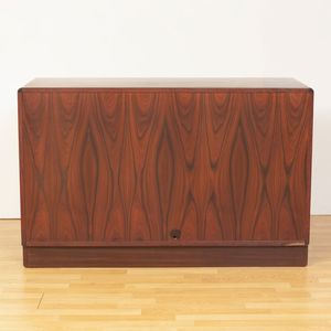 Mueble de Salón Tradicional Vierasse de Madera Maciza de Caoba con Compartimento de Almacenamiento y Acabado Marrón - Product Image 4