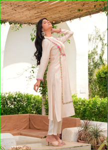 Ensemble de kurta brodé en resham floral ivoire - Product Image 2
