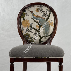 Chaise de salle à manger en bois massif artisanale de luxe, dossier ovale motif paon exotique, assise rembourrée grise - Product Image 2