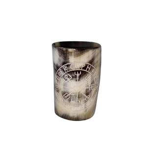 Tasse à bière en corne de buffle sculptée à la main, design boussole viking Vegvisir, style saga scandinave - Artisanat ancien - Product Image 1