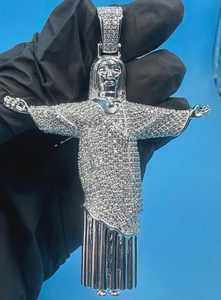Colgante de Plata de Ley 925 con Moissanita Cristo el Redentor, Amuleto Religioso Iced Out, Joyería Unisex con Forma de Cruz - Product Image 5