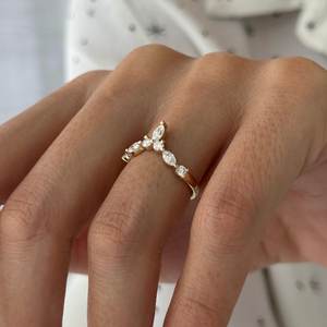 Bague de mariage en diamant taillé marquise et rond 0,60 TCW, bague de mariage incurvée, bague Art Déco en diamant de laboratoire - Product Image 3