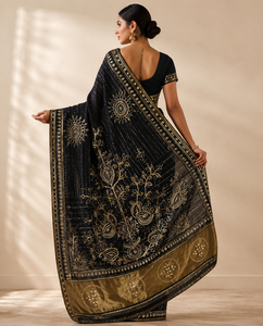 Sari de Seda Moonga Morado de CHOHAN TEXTILE, Largo hasta el Suelo, Sin Arrugas, de Secado Rápido, con Protección Solar, Borde Dorado Zari, Estilo Vintage para Bodas y Fiestas - Product Image 2