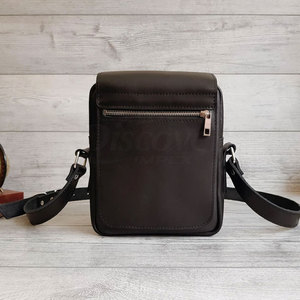 Sacs bandoulière en cuir pour hommes à prix abordable, sacs bandoulière en cuir personnalisables selon votre design, sacs bandoulière en cuir 2026 en vente - Product Image 4