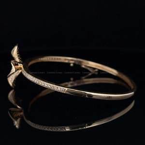 Bracelet jonc floral en argent 925 plaqué or avec diamant moissanite rond de 1,08 carat, bijou de mariée, cadeau d'anniversaire - Product Image 2