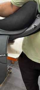 Selle d'obstacle anglaise haut de gamme en cuir avec panneaux amortisseurs, matériaux écologiques bois/plastique, quincaillerie en laiton - Fermeture douce - Product Image 3