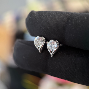 Pendientes de Diamantes Redondos de 1.50 ct Cada Uno, 2 Piezas, Certificados por IGI, Oro Blanco de 14K, Joyería Fina - Product Image 3