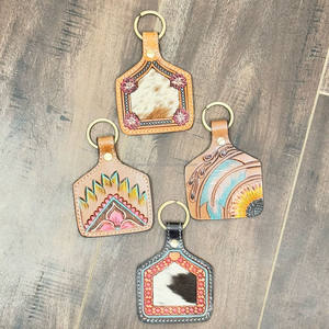 Llavero de cuero con diseño a mano elegante de diseñador Llavero de cuero con forma exótica Accesorios de cuero con herramientas Llavero lindo para unisex - Product Image 5