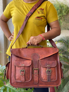 Sac messager unisexe en cuir de chèvre véritable fait à la main pour le bureau - Product Image 2