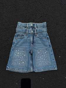Shorts en jean élastiques pour hommes avec logo personnalisé, style streetwear, denim écologique, effet vieilli, ourlet brut - Product Image 4