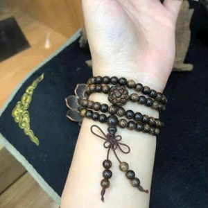 กำไลข้อมือไม้กฤษณาเวียดนามคุณภาพสูง ลูกปัดไม้ธรรมชาติ วินเทจ สำหรับวันครบรอบ หรือใช้เป็นลูกประคำ ขายส่ง รับผลิตแบบ OEM - Product Image 4
