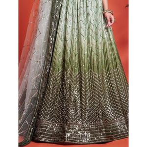 Lentejuelas verdes atractivas Chinon Mehendi Wear Lehenga Choli - Product Image 2