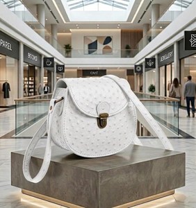 กระเป๋าหนังนูนลายหนังนกกระจอกเทศสีขาวสำหรับผู้หญิง แบบสะพายข้าง: ดีไซน์วินเทจ ซับในหนัง สะพายไหล่หรือถือได้ แฟชั่น - Product Image 4