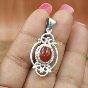 Colgante de Plata de Ley 925 con Cabujón Ovalado de Cornalina Roja Natural, Diseño Bohemio Vintage con Filigrana, Hecho a Mano por Artesanos - Product Image 5