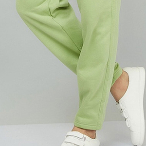 Fabricant OEM de survêtements de haute qualité pour vêtements de sport personnalisés, tenues d'entraînement et entreprises de marques privées - Product Image 4
