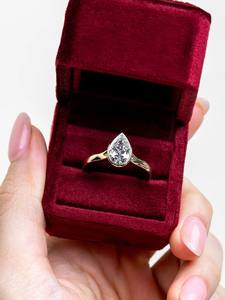 Bague en diamant de laboratoire taille poire 2,00 carats, or jaune 18K/14K/10K, bijoux de luxe pour fiançailles, fabrication directe OEM ODM - Product Image 4