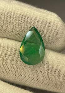 Esmeralda zambiana natural verdosa de corte pera de 17.50x11.40MM. 5.25 quilates. Esmeralda para joyería. - Product Image 3