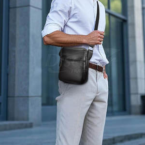 Nuevas bolsas cruzadas de cuero para hombre, de secado rápido y cómodas. - Product Image 2