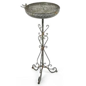 El aspecto clásico de metal con revestimiento blanco complementa sin esfuerzo los estilos de jardín modernos y tradicionales. - Product Image 5