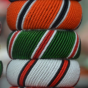 ชุดกำไลข้อมือลายเส้นเฉียงประดับลูกปัดแก้วแข็งแรงสำหรับผู้หญิง เครื่องประดับตกแต่งสไตล์แอฟริกัน - Product Image 1