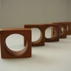 Anillo para Servilletas de Madera de Mango Ecológico, Diseño Moderno y Minimalista, Hecho a Mano, Decoración de Mesa para Interiores del Hogar, Forma de Pájaro para Cocina - Product Image 1
