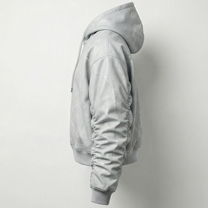 Sudadera de Lujo ONYX de MALUZA Industries, 100% Algodón, Tejido Revestido para Invierno, Logotipo Apilado, Edición Urbana Streetwear - Product Image 3