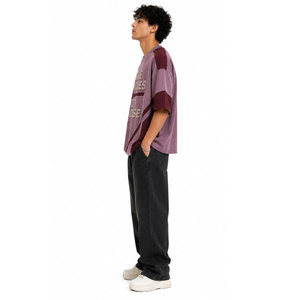 Camiseta de Estilo Moderno con Mangas Raglán Extra Grandes, Color Morado Borgoña en Contraste, Cuello Redondo, Diseño Casual con Letras Impresas y Relieve en la Parte Delantera - Product Image 5