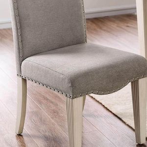 Set di 2 Sedie da Pranzo in Stile Transizionale Bianco Antico con Design a Schienale a Cammello e Struttura in Tessuto Grigio - Product Image 5