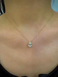 Pendentif solitaire en diamant de laboratoire taille poire certifié IGI 2,0 carats en or jaune 14 carats - Product Image 4