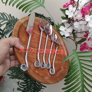 Juego de Cubiertos de Acero Inoxidable con Mango Único Hecho a Mano, Diseño en Espiral, Estilo Vintage, para Hogar y Restaurante, 5 Piezas - Product Image 2