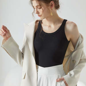 Camiseta sin mangas elegante con silueta esculpida, sin costuras, de tejido acanalado, suave como una pluma, transpirable y ajustada, estilo casual. - Product Image 3