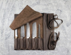 Étui à couteaux de chef portable léger classique en cuir véritable fait main de haute qualité, 4-6 compartiments pour accessoires de cuisine - Product Image 1