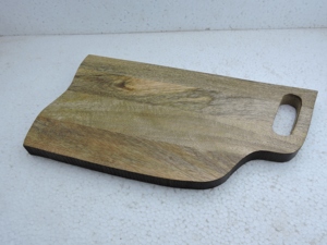 Planche à découper rectangulaire en bois avec poignée, finition naturelle, planche de cuisine monobloc - Product Image 3