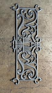 Panneau d'escalier victorien en fer forgé, motif floral en volute, durable, décoratif, accent architectural, ornement en métal forgé - Product Image 2