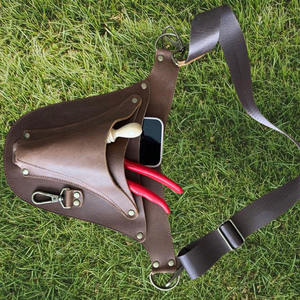 Cinturón de herramientas de floristería de cuero genuino personalizado, profesional, con múltiples bolsillos, soporte para tijeras, correa ajustable, diseño resistente, en venta. - Product Image 2