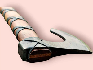 Hacha LEGACY BLADES de Acero al Carbono, Hecha a Mano con Mango de Madera, Hacha Resistente para Camping y Bushcraft - Product Image 2