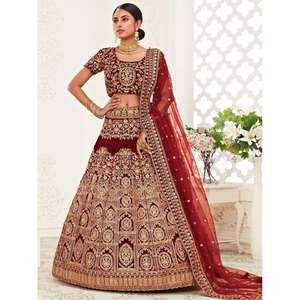 Impresionante Lehenga Choli de novia de terciopelo rojo con trabajo bordado para vestidos de novia - Product Image 6