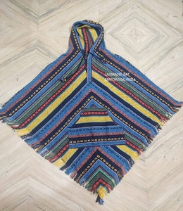 Poncho de Invierno Estilo Bohemio Hindú con Capucha, Rayas y Botones, con Bolsillo, Grueso, 100% Algodón, Unisex - Product Image 4