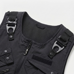 Elegante Chaleco Utilitario Negro |   Chaleco Táctico Versátil para Uso Casual y al Aire Libre - Product Image 3